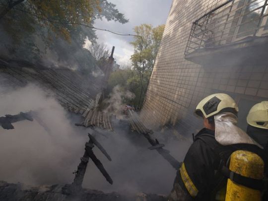 Потужна пожежа у центрі Києва: горіла лікарня Інституту урології