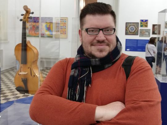 «У мене, дорослої людини, стопи раптом виросли на чотири розміри»: як «хвороба велетнів» змінила життя викладача університету
