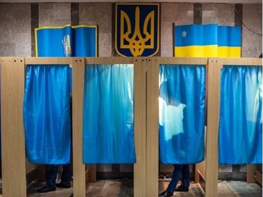 В Україні 31 жовтня обирают двох депутатів Ради та чотирьох мерів