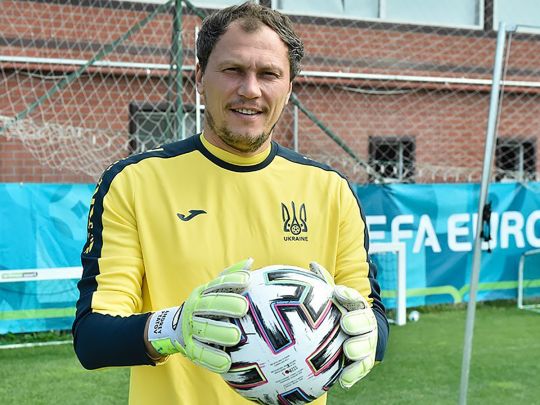 Воротар «Шахтаря» П'ятов одягнув 20-кілограмовий костюм та заспівав легендарний хіт у відомому шоу