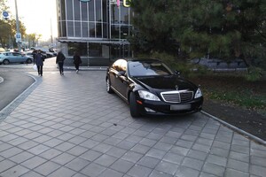 Наплевать на пешеходов: свежая фотоподборка наглых водителей в Одессе