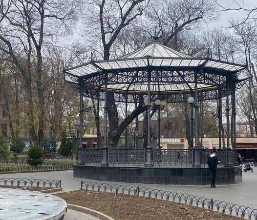 Из ротонды Горсада убрали скандальную скульптуру 