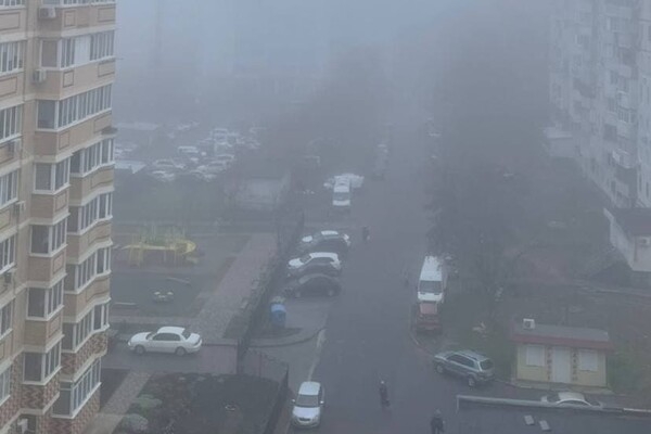 Одессу накрыл густой туман: на дорогах и в аэропорту возникли проблемы