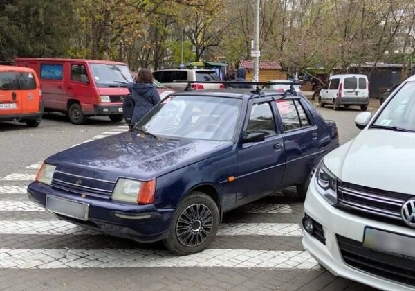 Наплевать на пешеходов: свежая фотоподборка наглых водителей в Одессе