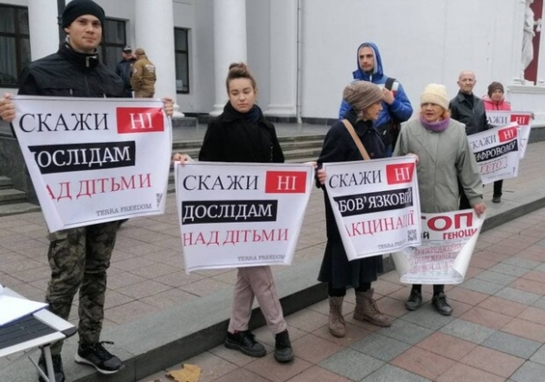 Сегодня без молитв: в Одессе снова проходит митинг противников вакцинации
