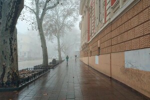 Одессу накрыл густой туман: на дорогах и в аэропорту возникли проблемы