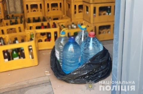 Одесская полиция обнаружила более 700 бутылок безакцизного алкоголя на «Книжке»