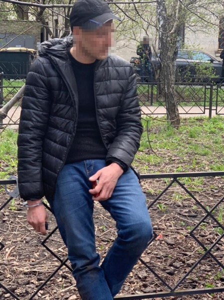 «Касир взяв у мене 75 тисяч доларів і зник»: у Києві судять організаторів мережі фальшивих обмінників, які обдурили клієнтів на 17 мільйонів гривень