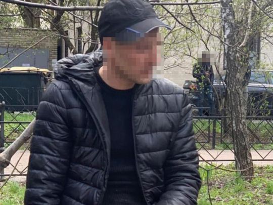 «Касир взяв у мене 75 тисяч доларів і зник»: у Києві судять організаторів мережі фальшивих обмінників, які обдурили клієнтів на 17 мільйонів гривень