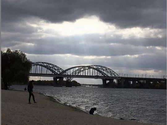 Сильний вітер та дощі: синоптики прогнозують у низці регіонів похмуру погоду 6 листопада