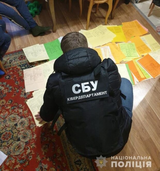 
                                                                        До 4000 грн за подделку: в Киеве врач штамповал Covid-сертификаты без прохождения вакцинации – фото
                                                                                                                                                                                                                    