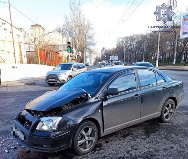 На Балковской столкнулись скорая помощь и легковушка