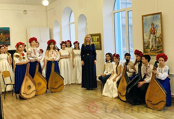 В одесском женском монастыре показали картины с казаками 