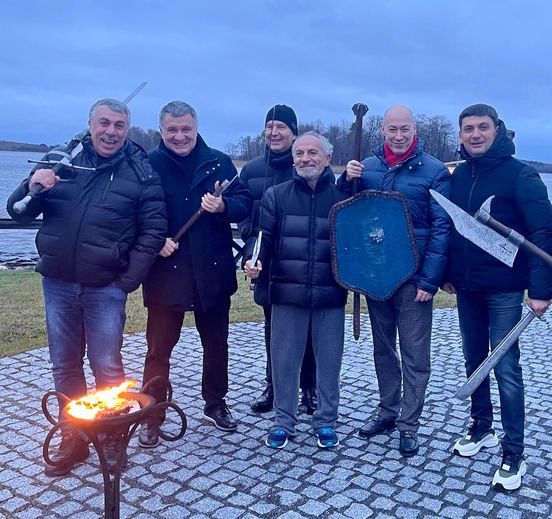 Михайло Подоляк: «Зеленський розпочав хрестовий похід проти олігархів, які недооцінюють його вольові якості»