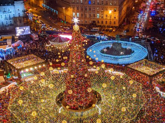 Українцям запропонували обрати найкрасивішу ялинку країни: топ-10 новорічних красунь
