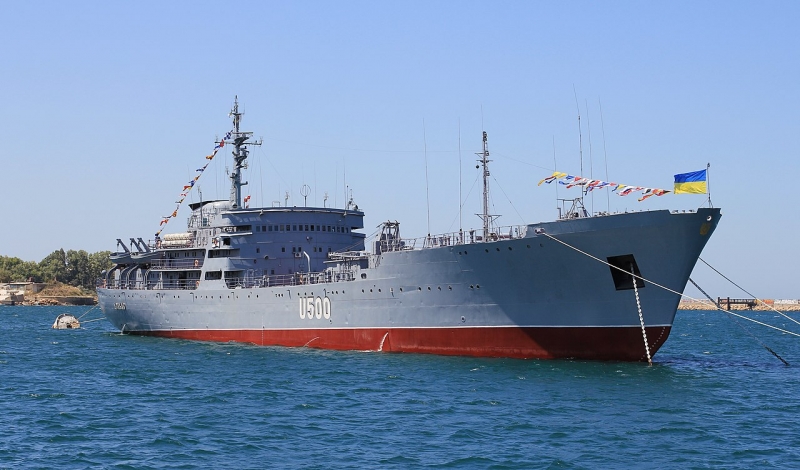 У Росії заявили, що український корабель «Донбас» йде до Керченської протоки: що відомо