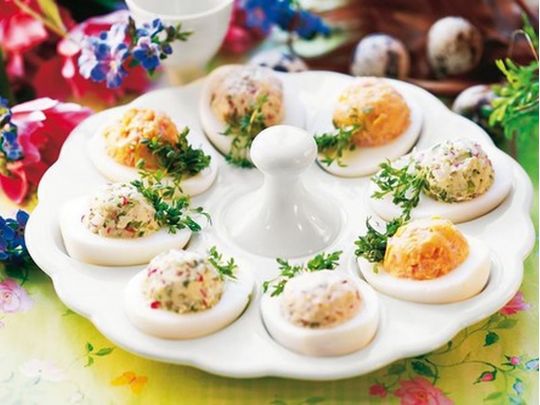 Варені яйця з оселедцем: закуска, яка завжди йде «на ура» під міцні напої й першою зникає з тарілок