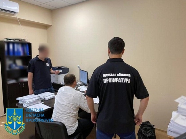 Двум инспекторам по экологии грозит до десяти лет за взятку с чадящего одесского кафе