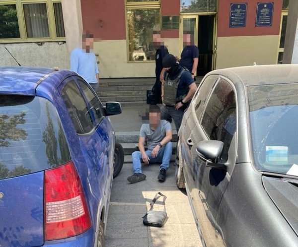 Двум инспекторам по экологии грозит до десяти лет за взятку с чадящего одесского кафе