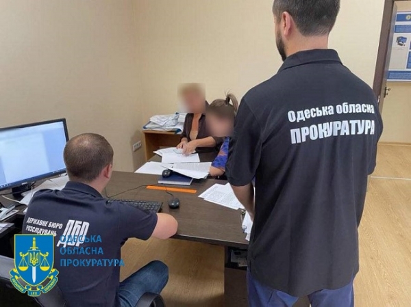 Двум инспекторам по экологии грозит до десяти лет за взятку с чадящего одесского кафе