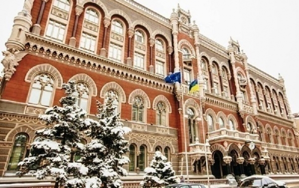 Падение гривны стоило Нацбанку почти $1,1 млрд