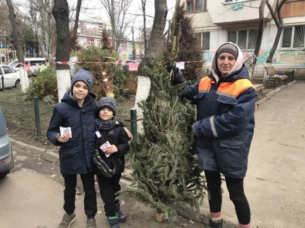 Одесситы сдали на переработку уже 960 ёлок