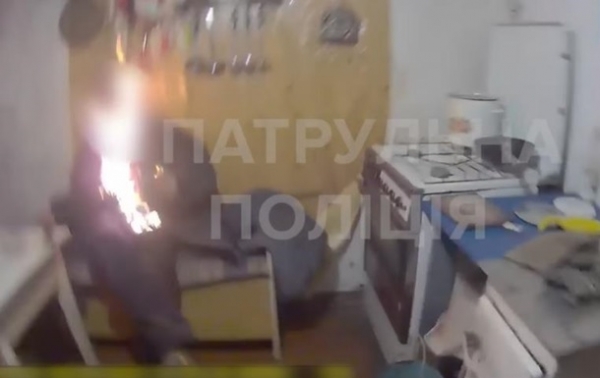 В Харькове мужчина поджег себя перед патрульными