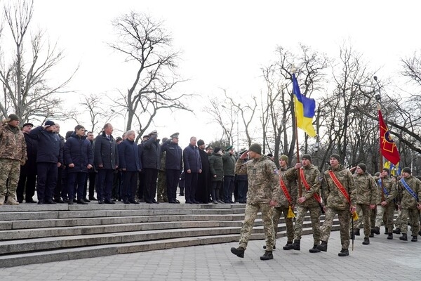 Возложение цветов и "Ланцюг Єднання": в Одессе празднуют День Соборности
