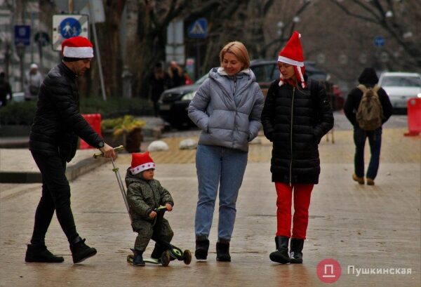 Позитив, несмотря на погоду: как центр Одессы встретил первое утро нового года. Фоторепортаж Позитив, несмотря на погоду: как центр Одессы встретил первое утро нового года. Фоторепортаж