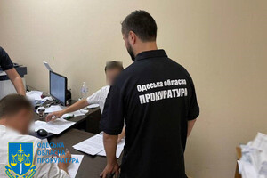 Требовали 1500 долларов от кафе: в Одессе попались на взятке два инспектора