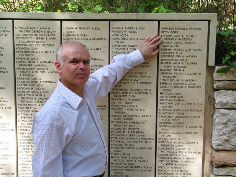 «Конвоїри вбивали знесилених полонених»: художник Ісаак Тартаковський розповів сину про жахіття гітлерівських концтаборів в Україні