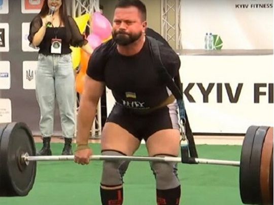 «Ліву руку відрізало, неначе гільйотиною»: внаслідок аварії Володимир Мойсей втратив руку, але продовжує займатися силовою атлетикою