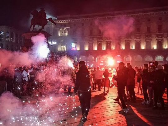 Новорічний жах: натовп хлопців насилував дівчат прямо на центральній площі Мілана