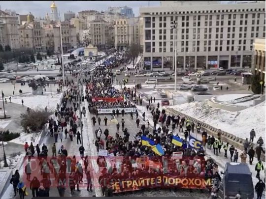 Прихильники Порошенка попрямували до Офісу президента (відео)