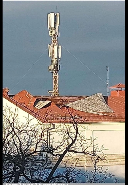 Завірюха, падіння дерев, зірвані дахи і не тільки: негода захоплює Київ, Харків, Чернівці та Чернігів (фото, відео)