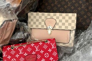 Нелегальные Gucci и Prada: иностранец пытался ввезти в Одессу "брендовые" сумки