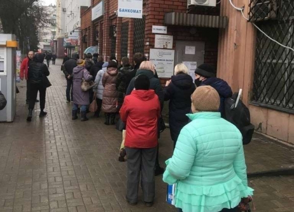 Сводки с Донбасса: в Донецке взорвали авто, жителей вывозят в Россию, а ВСУ обещают не наступать