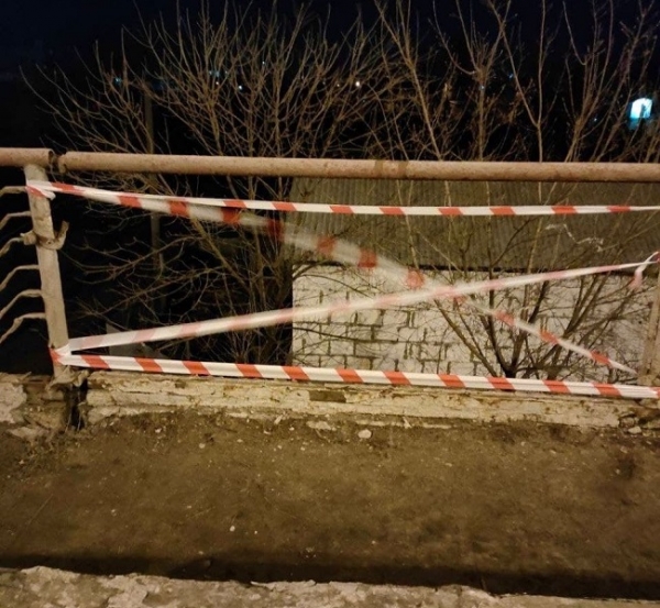 Ограду Ивановского моста утащили на металлолом