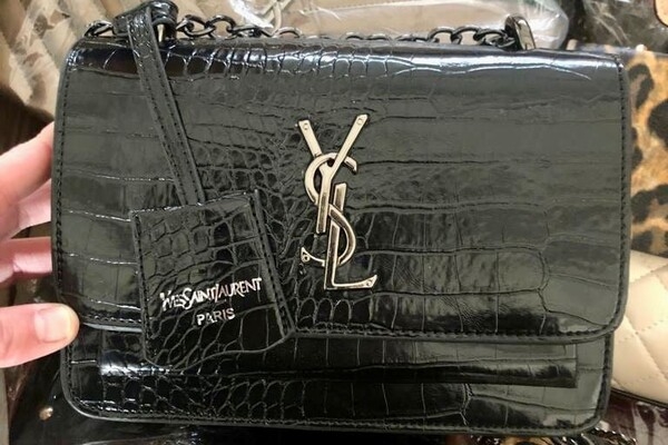 Нелегальные Gucci и Prada: иностранец пытался ввезти в Одессу "брендовые" сумки