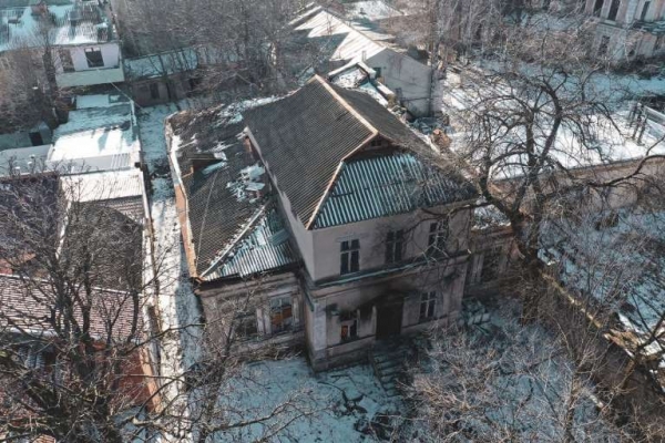 Заброшенный купеческий особняк горел возле парка Шевченко