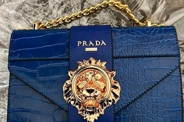 Нелегальные Gucci и Prada: иностранец пытался ввезти в Одессу "брендовые" сумки