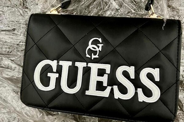 Нелегальные Gucci и Prada: иностранец пытался ввезти в Одессу "брендовые" сумки