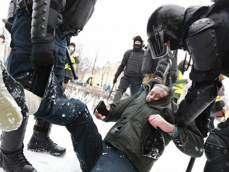 Росія готова грати в «незалежність» з бойовиками, шантажуючи цим не лише Україну, а й увесь світ, — Лев Шлосберг