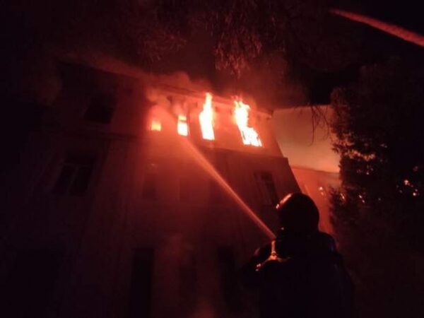 В Киеве ночью пылало здание гимназии восточных языков В Киеве ночью пылало здание гимназии восточных языков