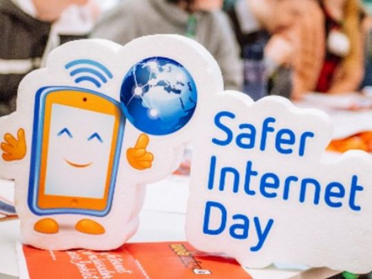 Всесвітній день безпечного інтернету 8 лютого: історія свята та поздоровлення користувачам