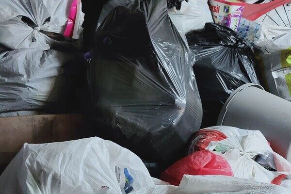 В Одессе установили первую скамейку из неликвидного пластика 
