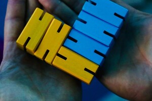 Знаменитый актер Орландо Блум встречается с украинскими детьми в Молдове