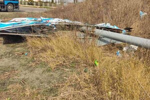 В Одесской области сносят незаконные билборды