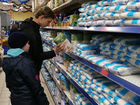 Кабмін запровадив контроль цін на основні продукти харчування, ліки та паливо