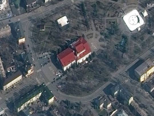 Люди, які знаходяться під завалами драмтеатру в Маріуполі, живі — Тарута